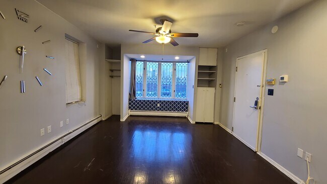 Building Photo - 2019 Palisade Ave