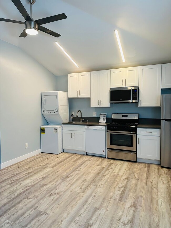 Building Photo - !!!!!Beautiful, Cozy Renovate Studio Apartment!!!!!