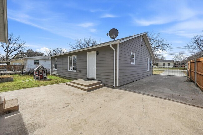 Building Photo - 418 Russell St