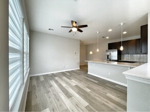 Building Photo - 13718 Grunberg Ave