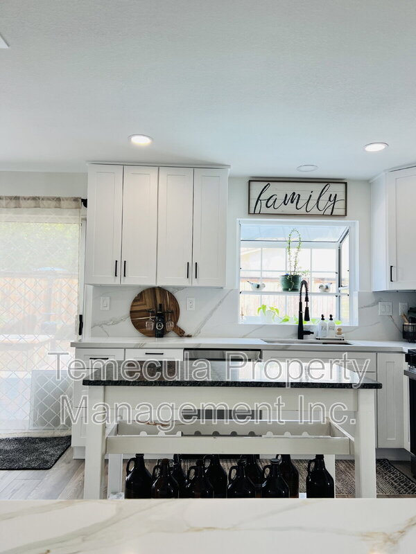 Building Photo - 40536 New Town Dr