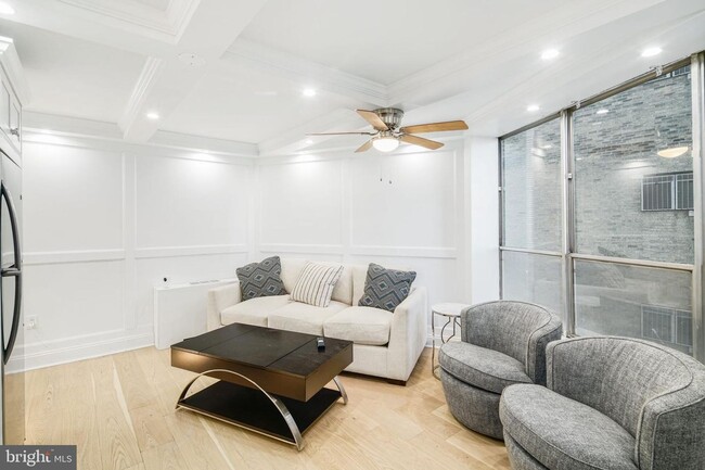 Building Photo - Beautifully Renovated 1 Bed Unit @ The Dor...