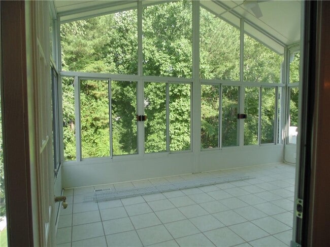 Building Photo - 3895 Deauville Way