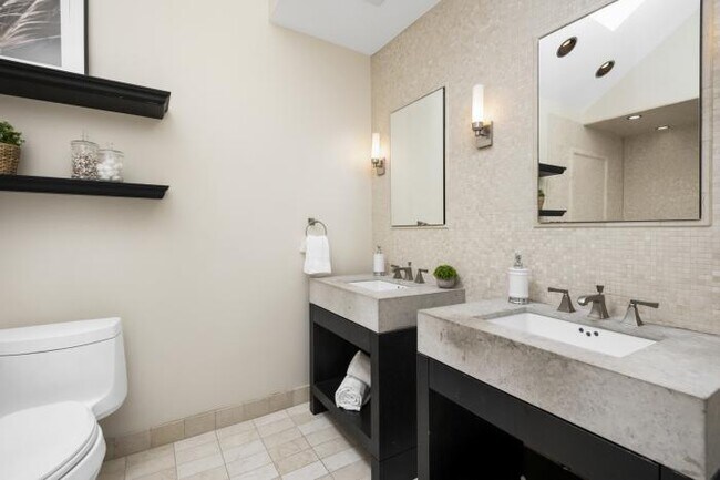 Building Photo - 5 bedroom in Chicago IL 60614