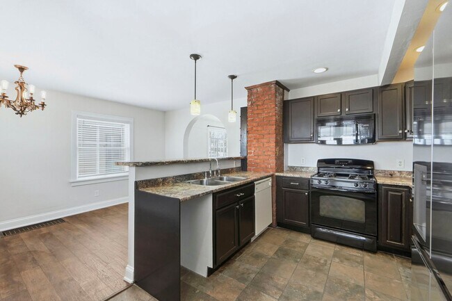 Building Photo - 714-716 Packard Ave