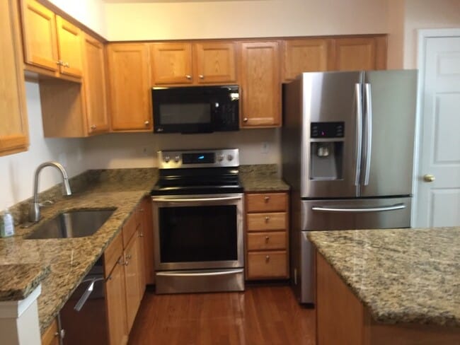 Building Photo - 8701 Rochelle Dr