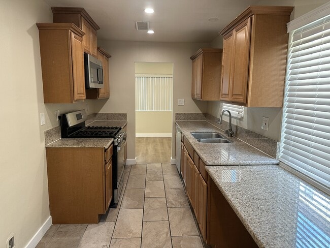 Building Photo - 21035 Bryant St