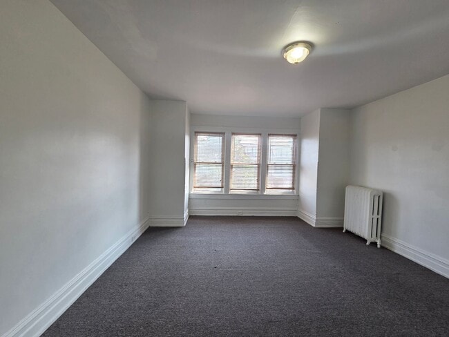 Building Photo - move in ready 3 bedroom 1 bath