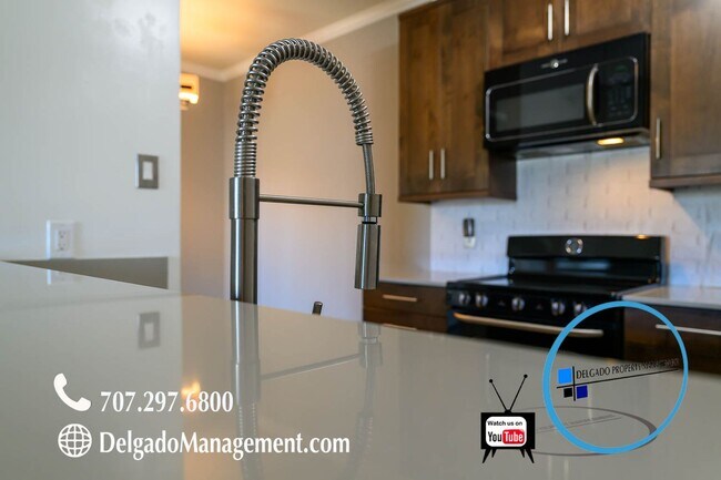 Building Photo - Glen Cove! Large renovated one bedroom one bath