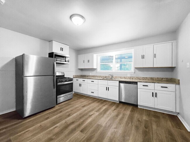 Building Photo - Coming Soon! 3 BR/1.5BA | Newly Renovated Single Family Home | 1-Car Covered Parking | Gated back...