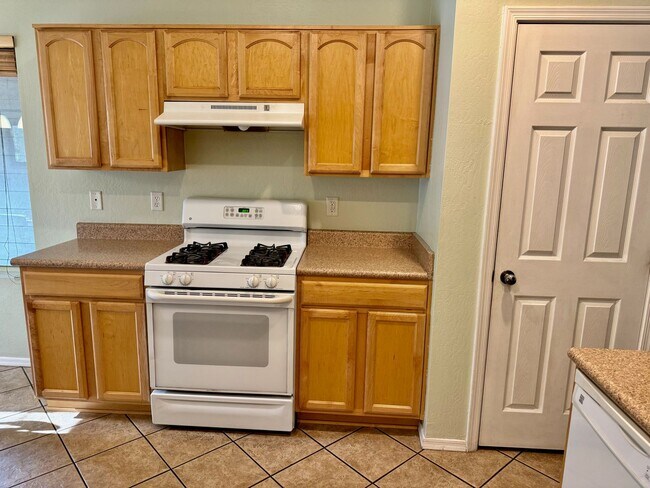 Building Photo - 4809 S Dory Trail