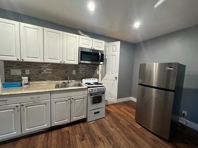 Building Photo - 86 Pleasantville Rd