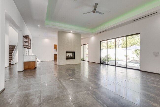 Building Photo - Luxury Summerlin Living in Gated Canyon Crest Community