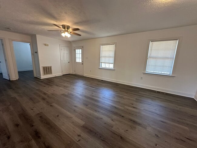 Building Photo - 919 Seventy First School Rd