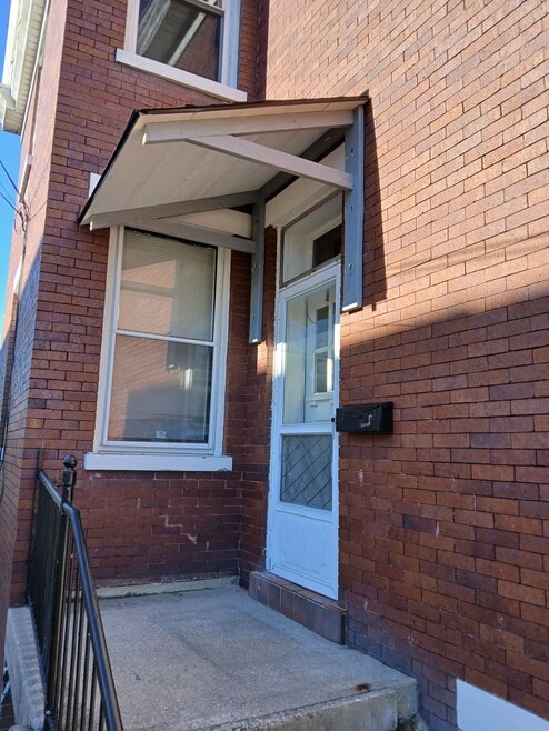 Building Photo - 2401 Fairview Ave