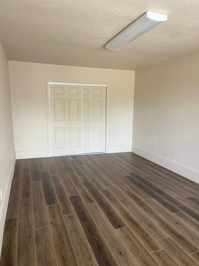 Building Photo - 817 Lake Ave