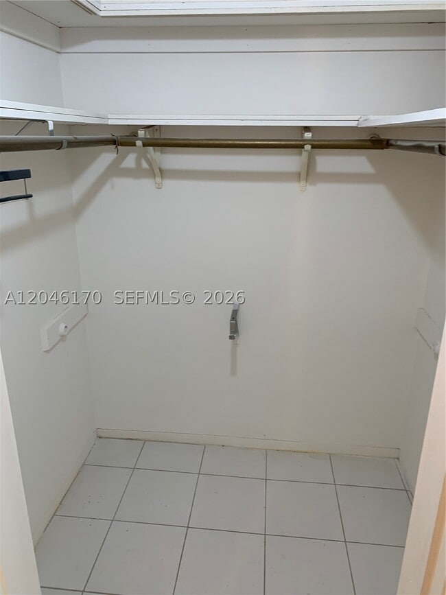 Building Photo - 2861 Leonard Dr