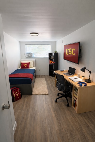 Provate Room - 1248 W 24th St