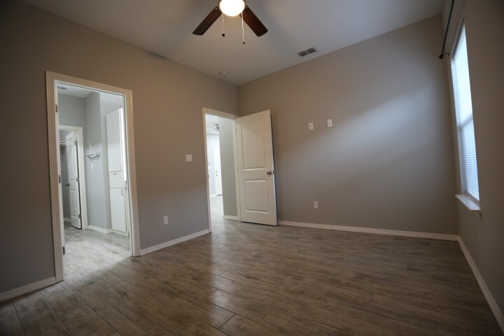 Building Photo - 1402 W Heritage Dr
