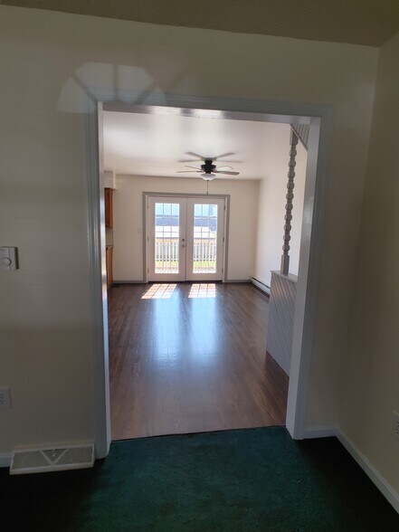 Dining room - 110 Froelich Ave