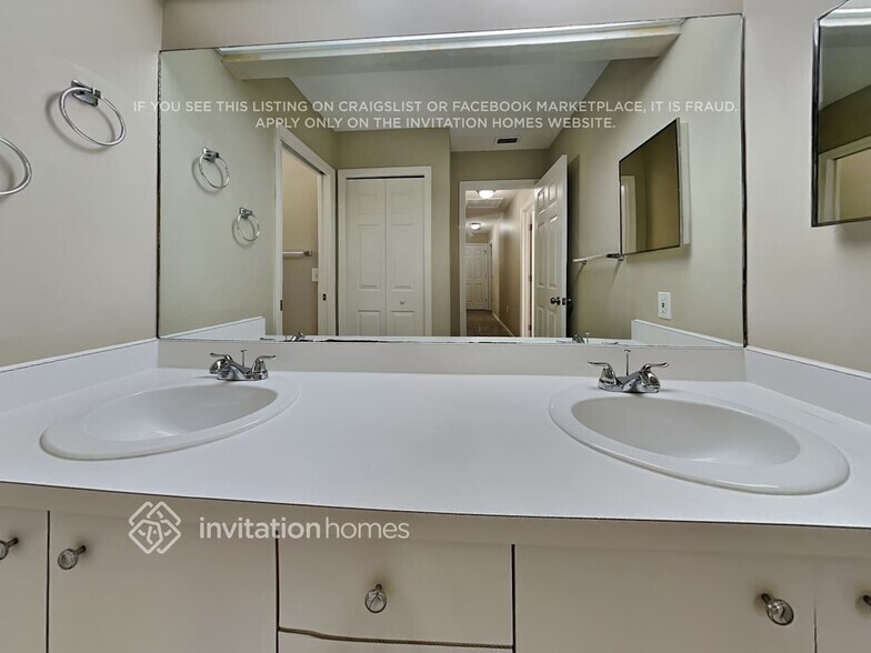 Building Photo - 17604 Esprit Dr