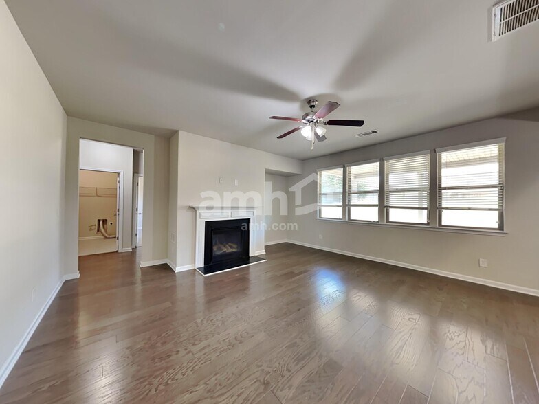 Building Photo - 335 Hinton Chase Pky