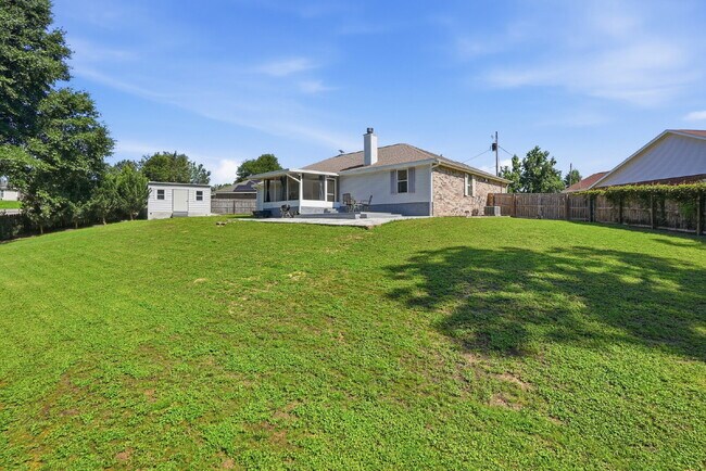 Building Photo - "Charming Pet Friendly 4-Bed Oasis in South Crestview with $500.00 Off First Full Months Rent!"