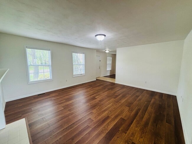 Building Photo - 985 New Village Dr NW