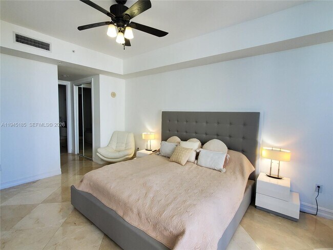 Building Photo - 18101 Collins Ave