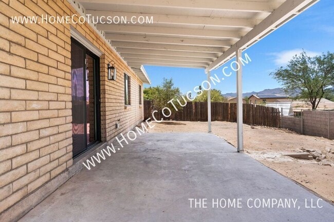 Building Photo - 7441 N Gilbert Pl