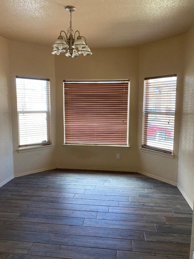 Building Photo - Mesquite Hills. 3 bedrooms, 2 full baths, ...