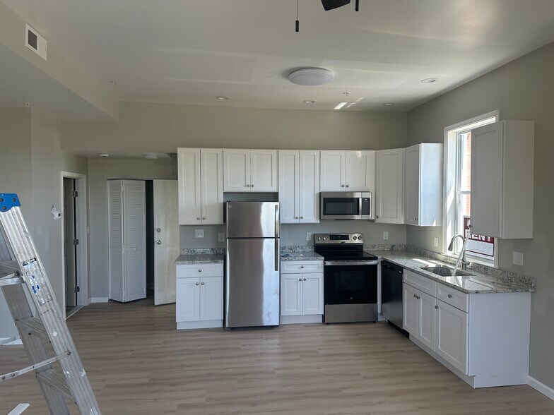 Building Photo - 6201 Eastern Ave