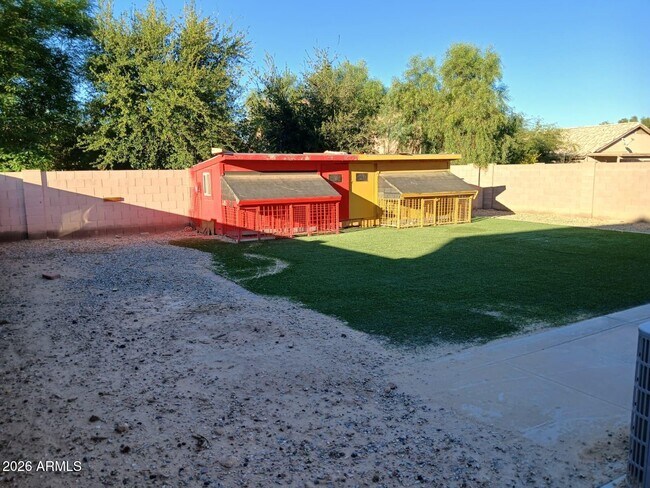 Building Photo - 15888 W Yavapai St