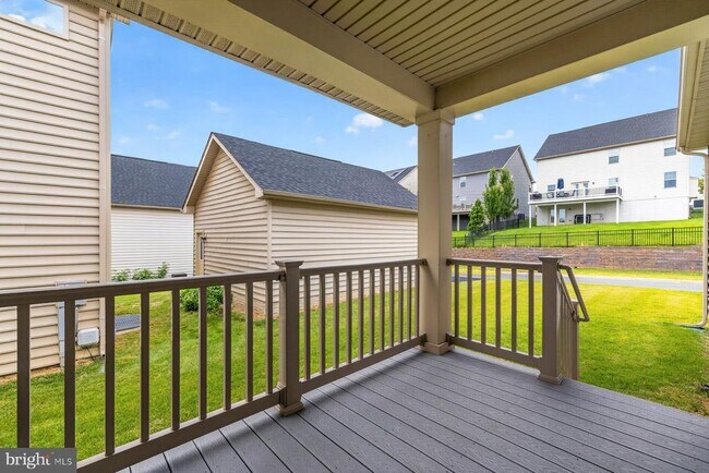 Building Photo - 5861 Oakdale Vlg Rd