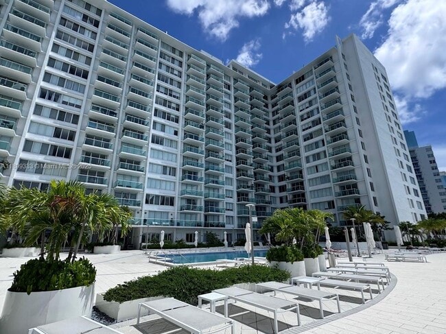 Building Photo - 1000 West Ave