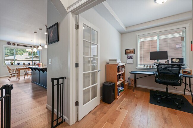 Building Photo - 5 bedroom high efficient home - Olympia Sc...