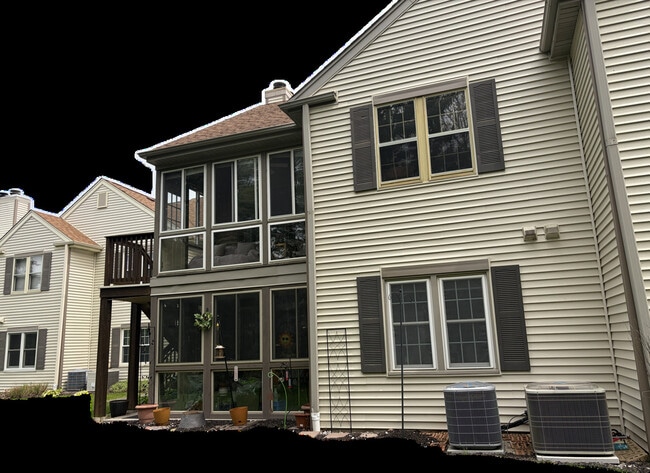 Building Photo - 318 Dunham Place Commons