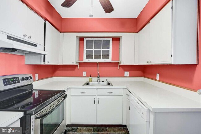 Building Photo - 69 Bridgewater Dr