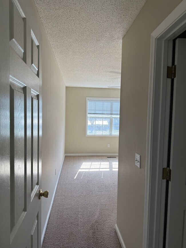 Building Photo - 111 Woodberry Dr