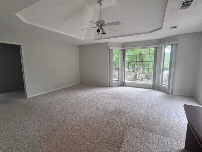 Building Photo - 395 Lake Holley Cir