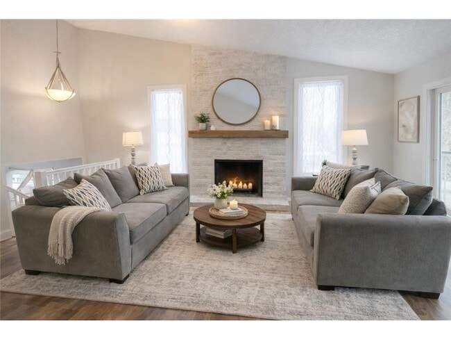 Building Photo - 1042 E Circle Dr