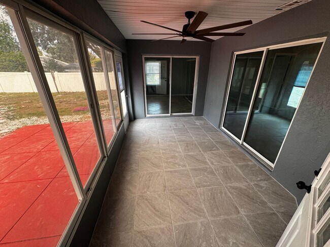 Building Photo - 3-Bedroom Ocala Home, Fenced Yard & Sunroom