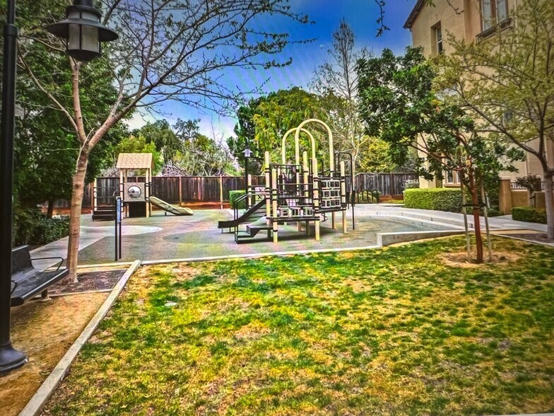 Building Photo - 694 Cedarville Ln