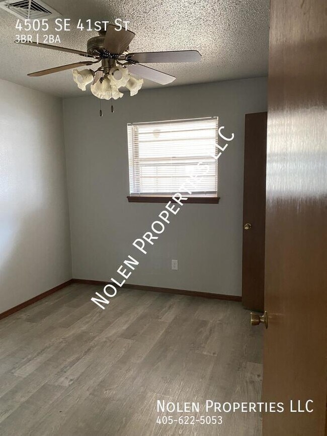 Building Photo - 4505 SE 41st St