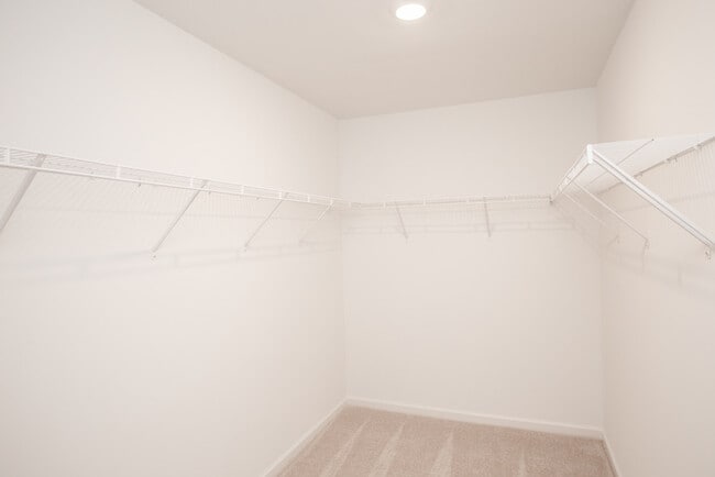 Building Photo - Beautifully designed 3-bedroom, 2.5-bath end-unit townhome in Suwanee