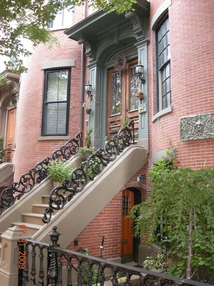 Primary Photo - 125 Pembroke St