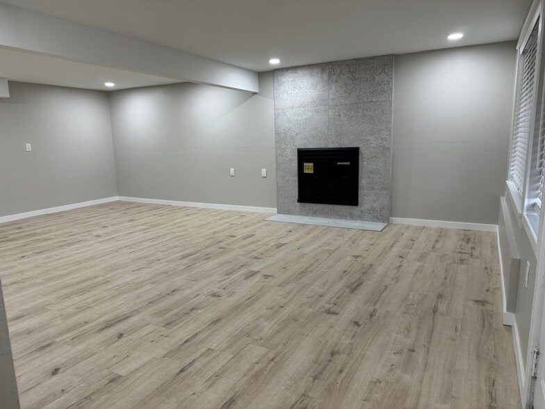 Building Photo - 16209 Lake Hills Blvd