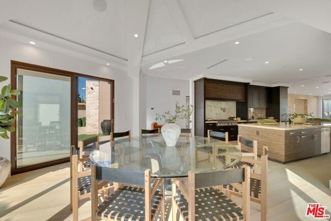 Building Photo - 3116 Elvido Dr