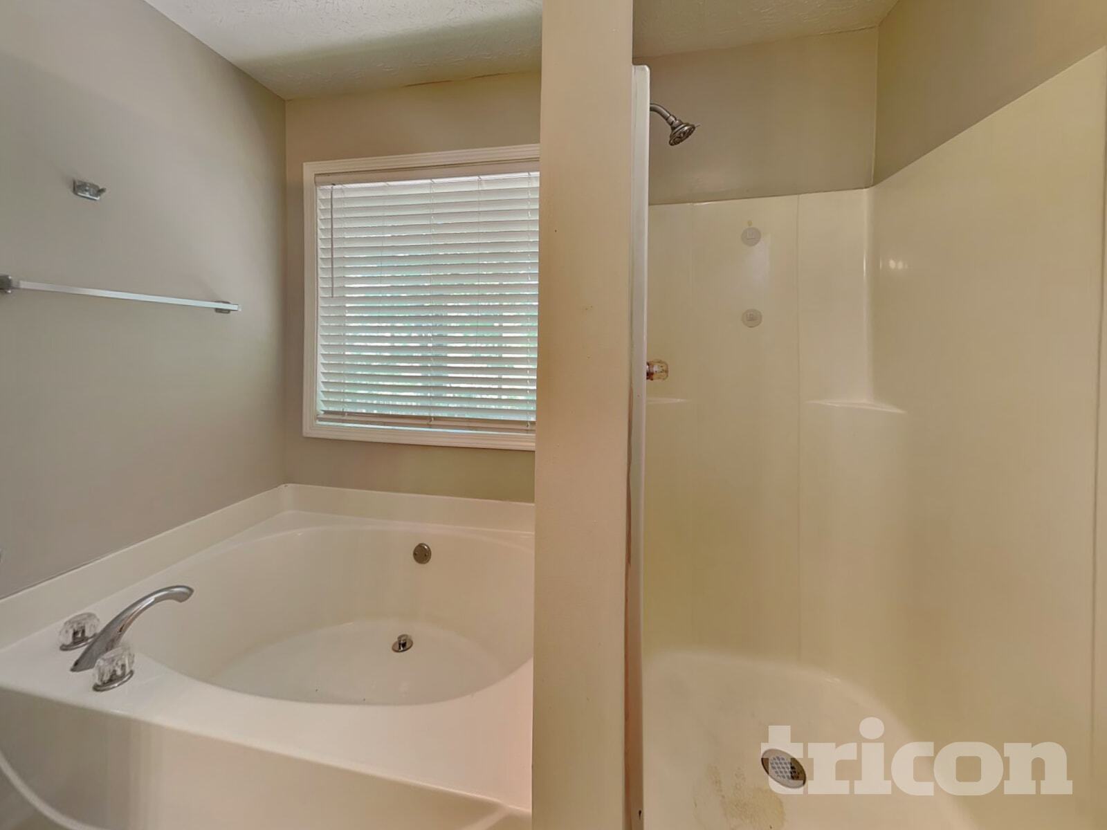 Building Photo - 205 Highgrove Dr