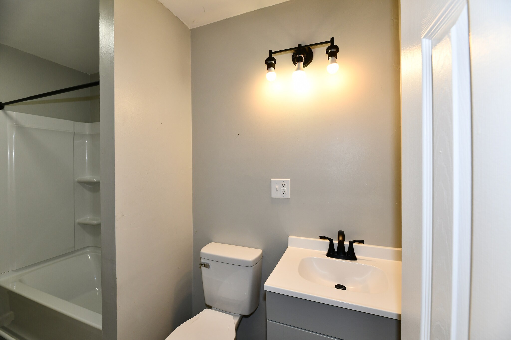 Building Photo - 3550 Eisenhower Dr